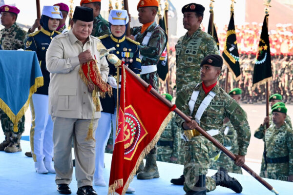Prabowo Menghadiri Upacara Kehormatan Militer di Batujajar