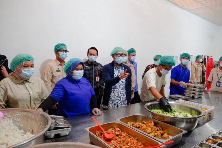 Pemerintah Targetkan 82 Juta Penerima MBG: Lansia Termasuk Prioritas Perlindungan Pangan Nasional