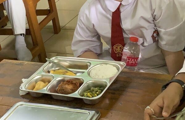 DPR Tegaskan MBG Tidak Gunakan Dana Pendidikan